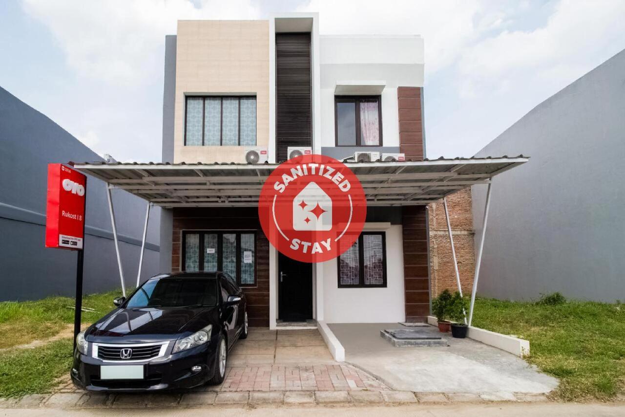Hotel Oyo 3256 Rukost I8 Karawang Exterior foto