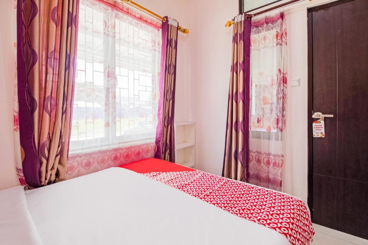 Hotel Oyo 3256 Rukost I8 Karawang Exterior foto