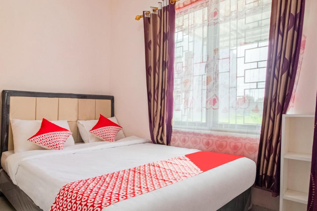 Hotel Oyo 3256 Rukost I8 Karawang Exterior foto