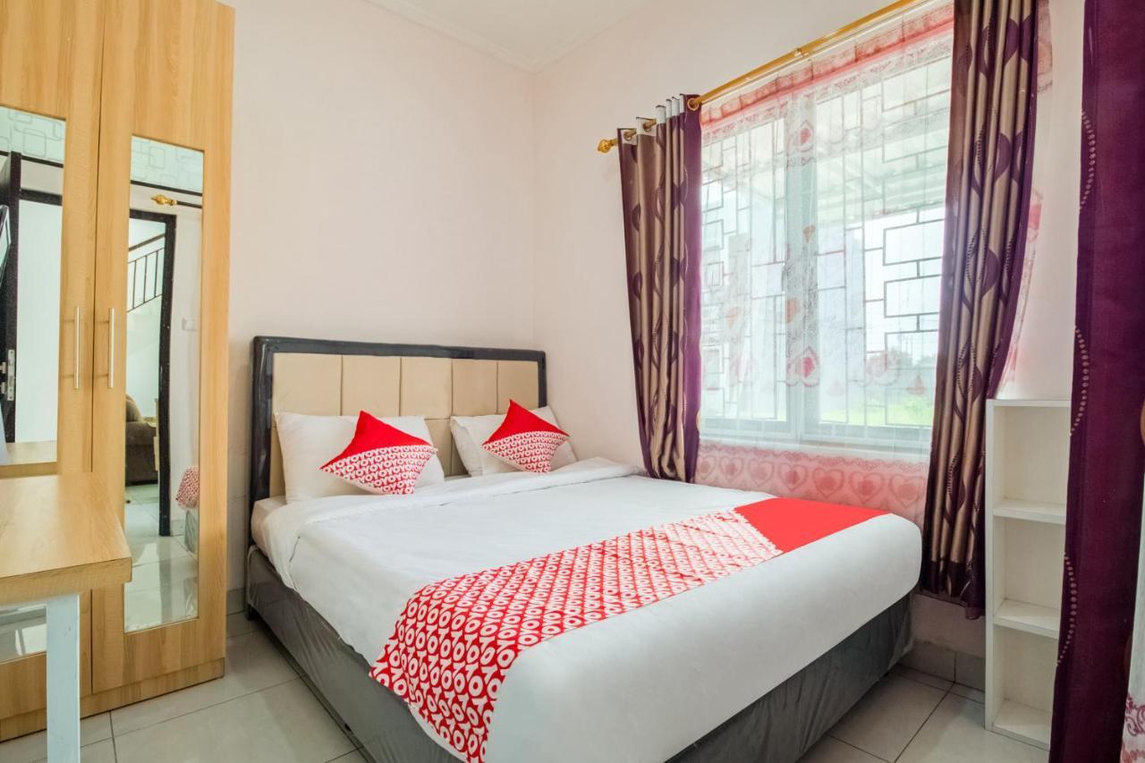 Hotel Oyo 3256 Rukost I8 Karawang Exterior foto