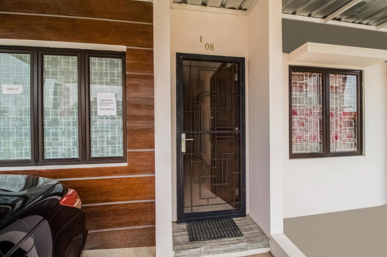 Hotel Oyo 3256 Rukost I8 Karawang Exterior foto