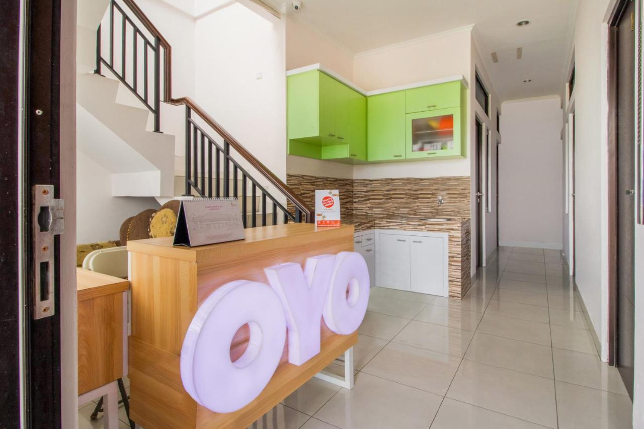 Hotel Oyo 3256 Rukost I8 Karawang Exterior foto