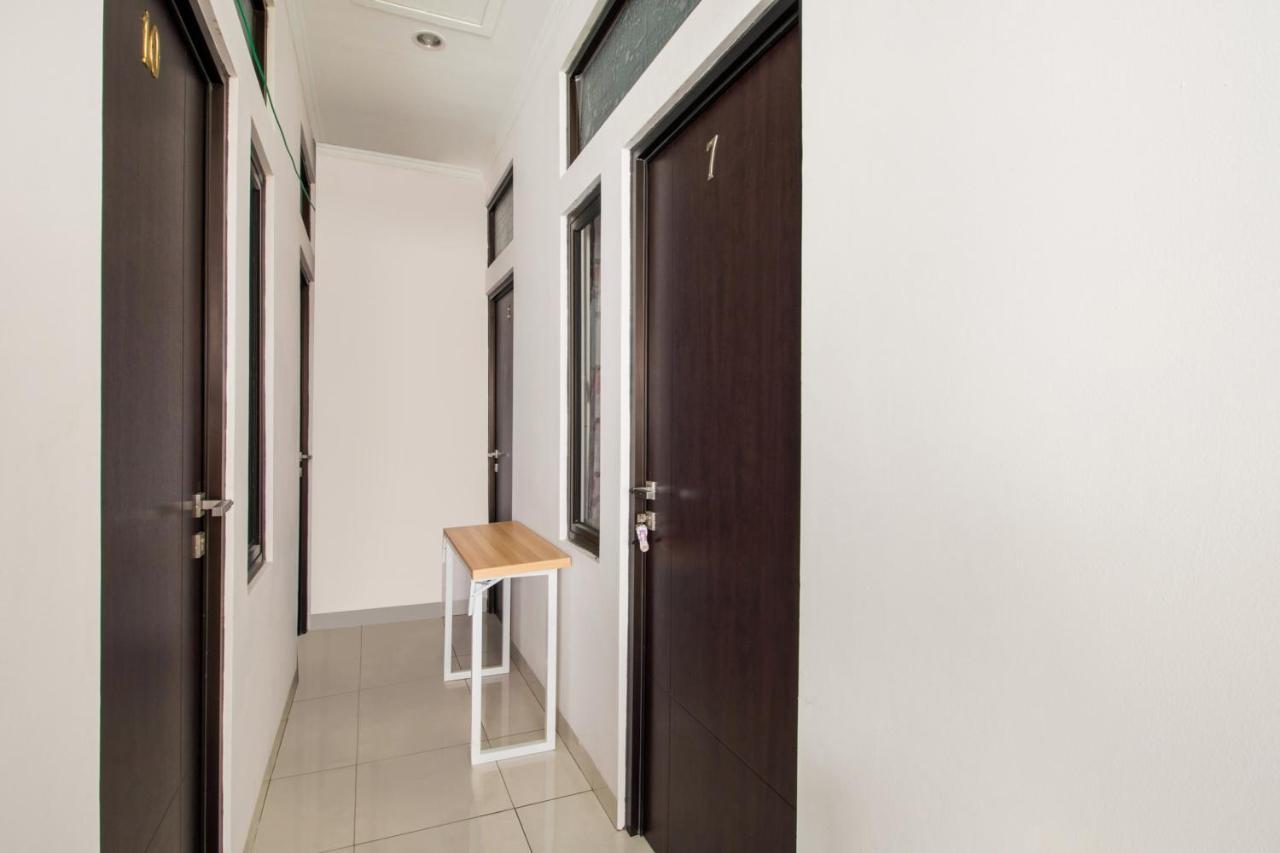 Hotel Oyo 3256 Rukost I8 Karawang Exterior foto