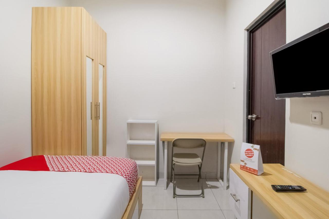 Hotel Oyo 3256 Rukost I8 Karawang Exterior foto