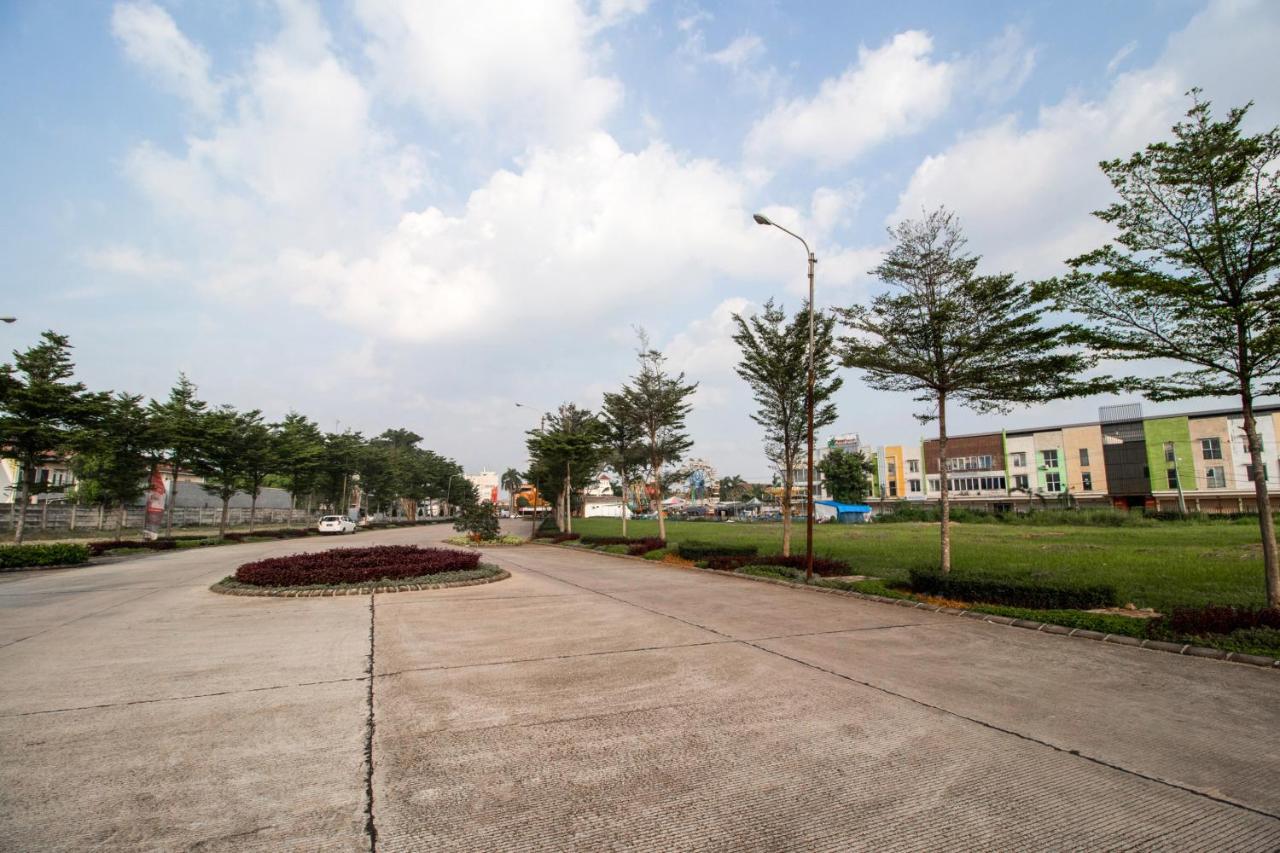 Hotel Oyo 3256 Rukost I8 Karawang Exterior foto